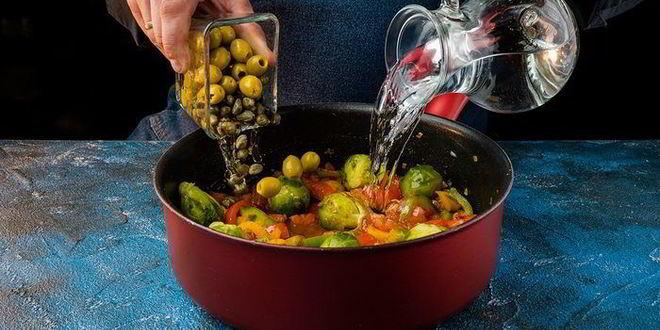 Рецепт сочного овощного рагу с лососем