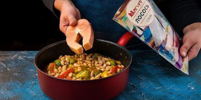 Рецепт сочного овощного рагу с лососем