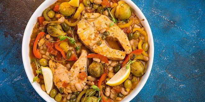 Рецепт сочного овощного рагу с лососем