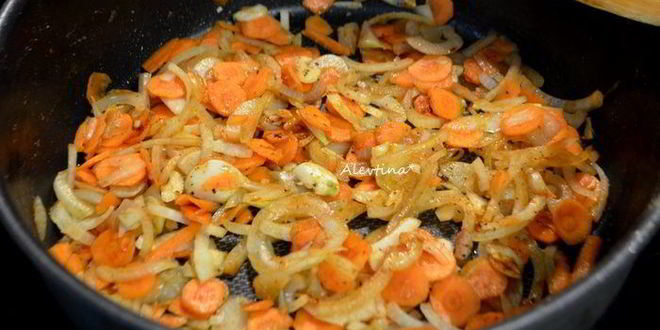 Рецепт свиного рагу с перловкой и клюквой