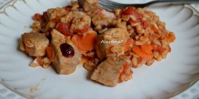 Рецепт свиного рагу с перловкой и клюквой