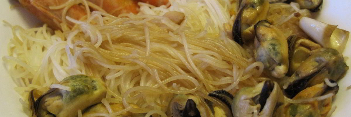 Рецепт Рисовой лапши с креветками и мидиями