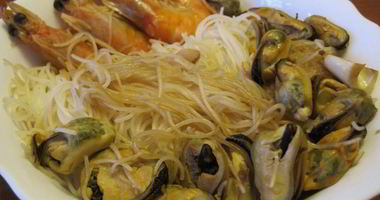 Рецепт Рисовой лапши с креветками и мидиями