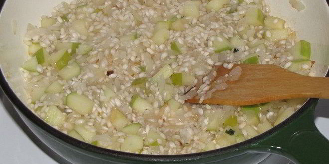 Рецепт яблочного ризотто с копченым лососем