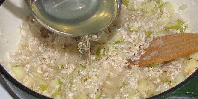 Рецепт яблочного ризотто с копченым лососем