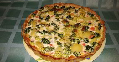 Рецепт Киша с форелью, картофелем и брокколи