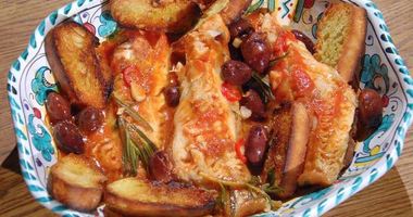 Рецепт Морского окуня, томленного в томатном соусе с розмарином и оливками