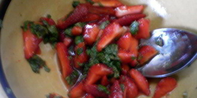 Рецепт трески с клубничной сальсой