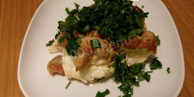 Рецепт трески с луком и помидорами в духовке с вином