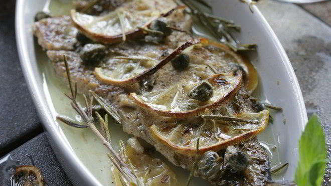 Рецепт трески с розмарином и каперсами