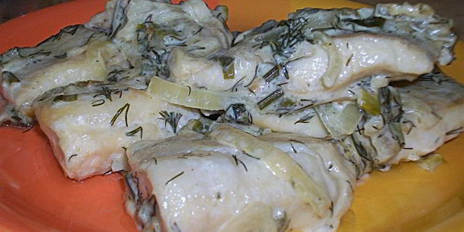 Рецепт тушеной рыбы под соусом из сметаны