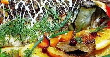 Рецепт Запеченного белого амура с овощами