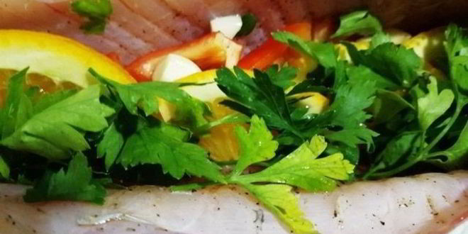 Рецепт запеченного белого амура с овощами