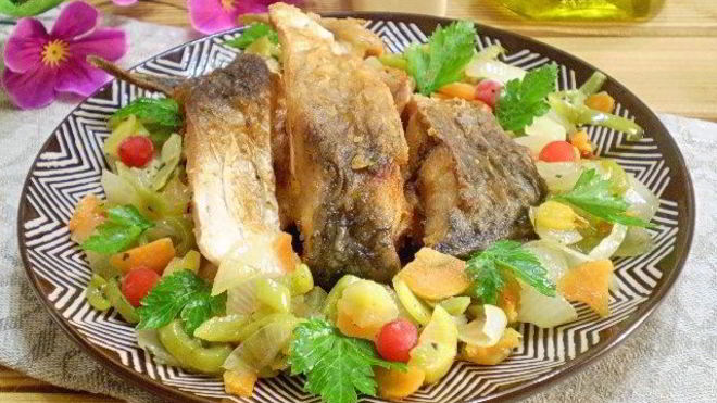 Рецепт жареной рыбы с овощами