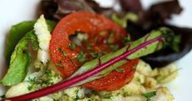 Рецепт Жареной трески с соусом песто и помидорами