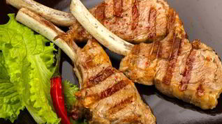 Рецепт Бараньего шашлыка в маринаде с ржаным хлебом и лимоном