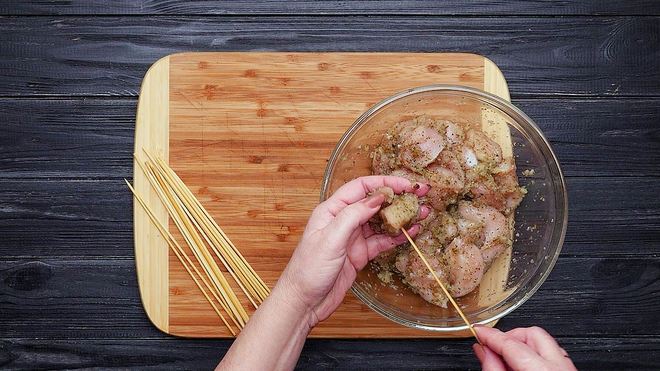 Рецепт куриных шашлычков с соусом