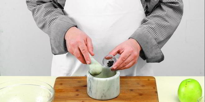 Рецепт шашлыка из свиной лопатки с яблоками