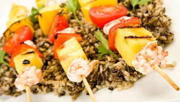 Рецепт Шашлыков из креветок и ананасов на гриле в соусе терияки с кунжутом