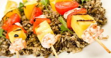 Рецепт Шашлыков из креветок и ананасов на гриле в соусе терияки с кунжутом