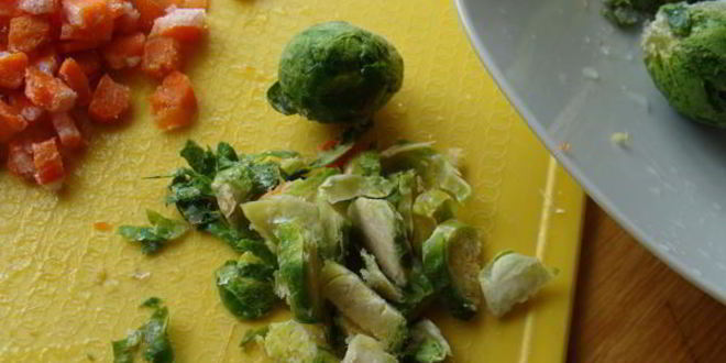 Рецепт капустного шницеля с грибами и овощами