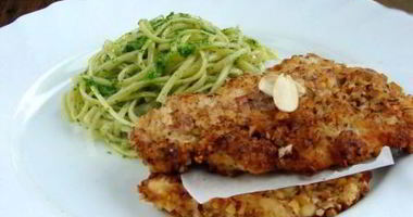Рецепт Шницеля из курицы в ореховой панировке со спагетти в соусе из петрушки и черемши