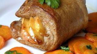 Рецепт Сочного шницеля с яблоками и морковным гарниром
