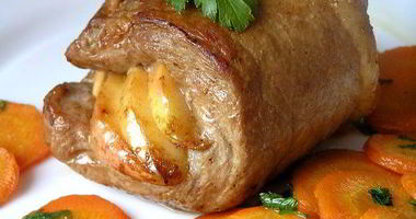 Рецепт Сочного шницеля с яблоками и морковным гарниром