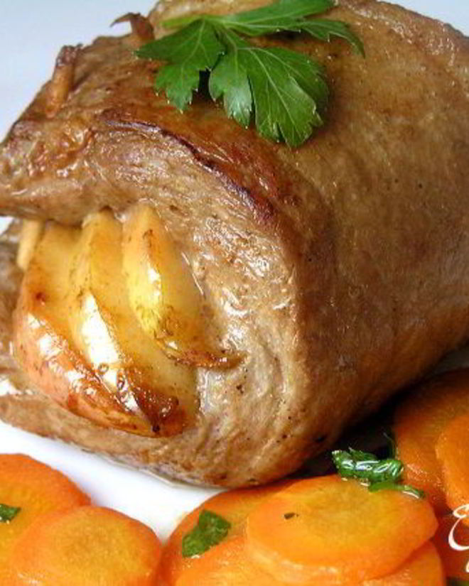 Рецепт сочного шницеля с яблоками и морковным гарниром