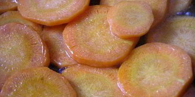 Рецепт сочного шницеля с яблоками и морковным гарниром