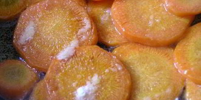 Рецепт сочного шницеля с яблоками и морковным гарниром