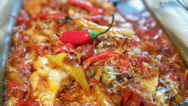 Рецепт свиных шницелей, запеченных в остром цыганском соусе