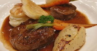 Рецепт Телячьего шницеля с грушами и творожно-ореховой массой