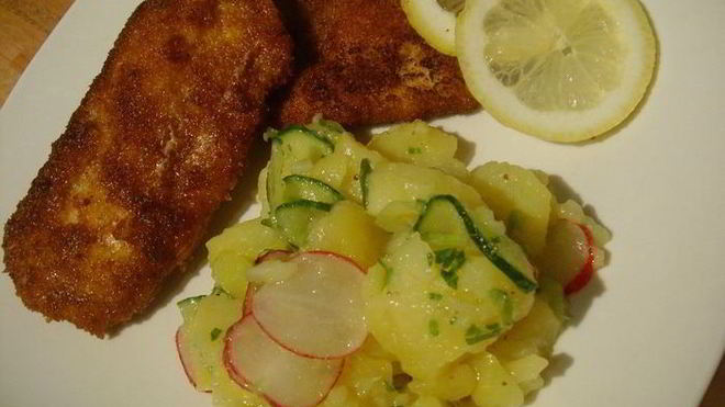 Рецепт венского шницеля с картофельным салатом