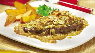 Рецепт Запеченного шницеля в сливочно-луковом соусе