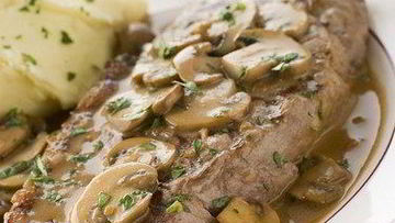 Рецепт Говяжьего стейка со сливочно-грибным соусом