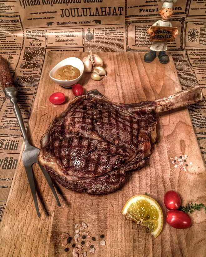 Рецепт говяжьих стейков с жареными помидорами черри