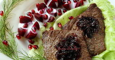 Рецепт Поджаренных стейков с луковым вареньем и свеклой