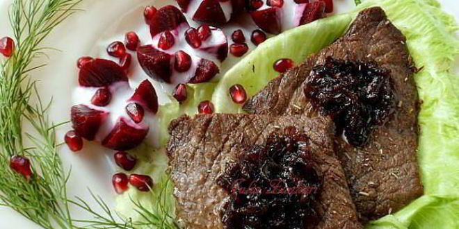 Рецепт Поджаренных стейков с луковым вареньем и свеклой