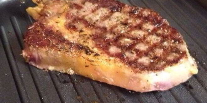 Рецепт Рибая-стейка с картофельным пюре и сливочно-грибным соусом из сморчков