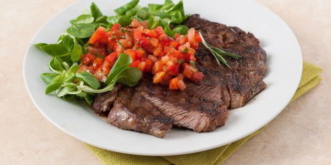 Рецепт Стейка из австралийской мраморной говядины с чили сальсой
