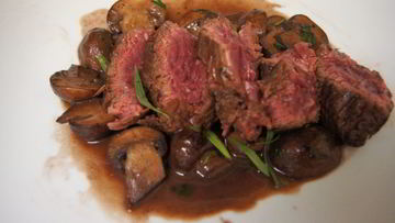 Рецепт Стейка из говядины с грибным соусом