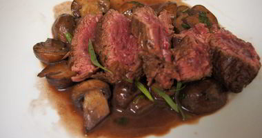 Рецепт Стейка из говядины с грибным соусом