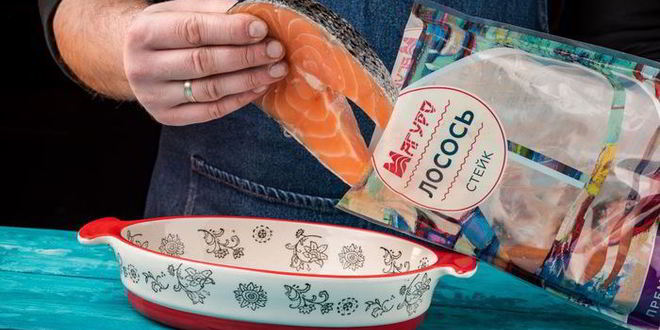 Рецепт стейка лосося, запеченный с помидорами черри