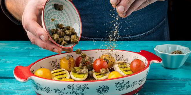 Рецепт стейка лосося, запеченный с помидорами черри