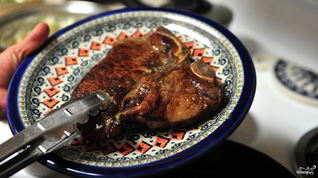 Рецепт Стейка на кости на сковороде