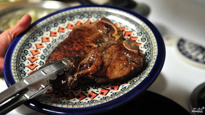 Рецепт стейка на кости на сковороде