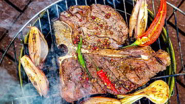 Рецепт Стейка портерхаус на углях, с перечным соусом