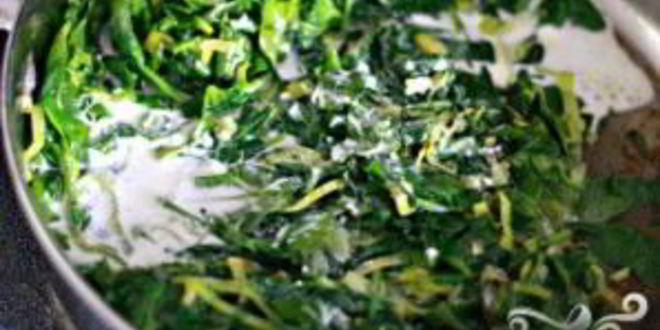 Рецепт стейка с грибным соусом и сливочным шпинатом