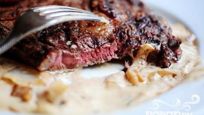 Рецепт стейка в сырном соусе